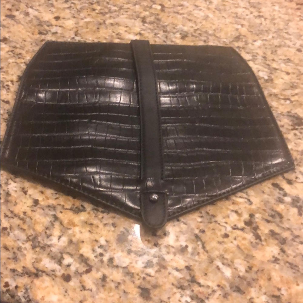 Magnolia and Vine Versa Flap